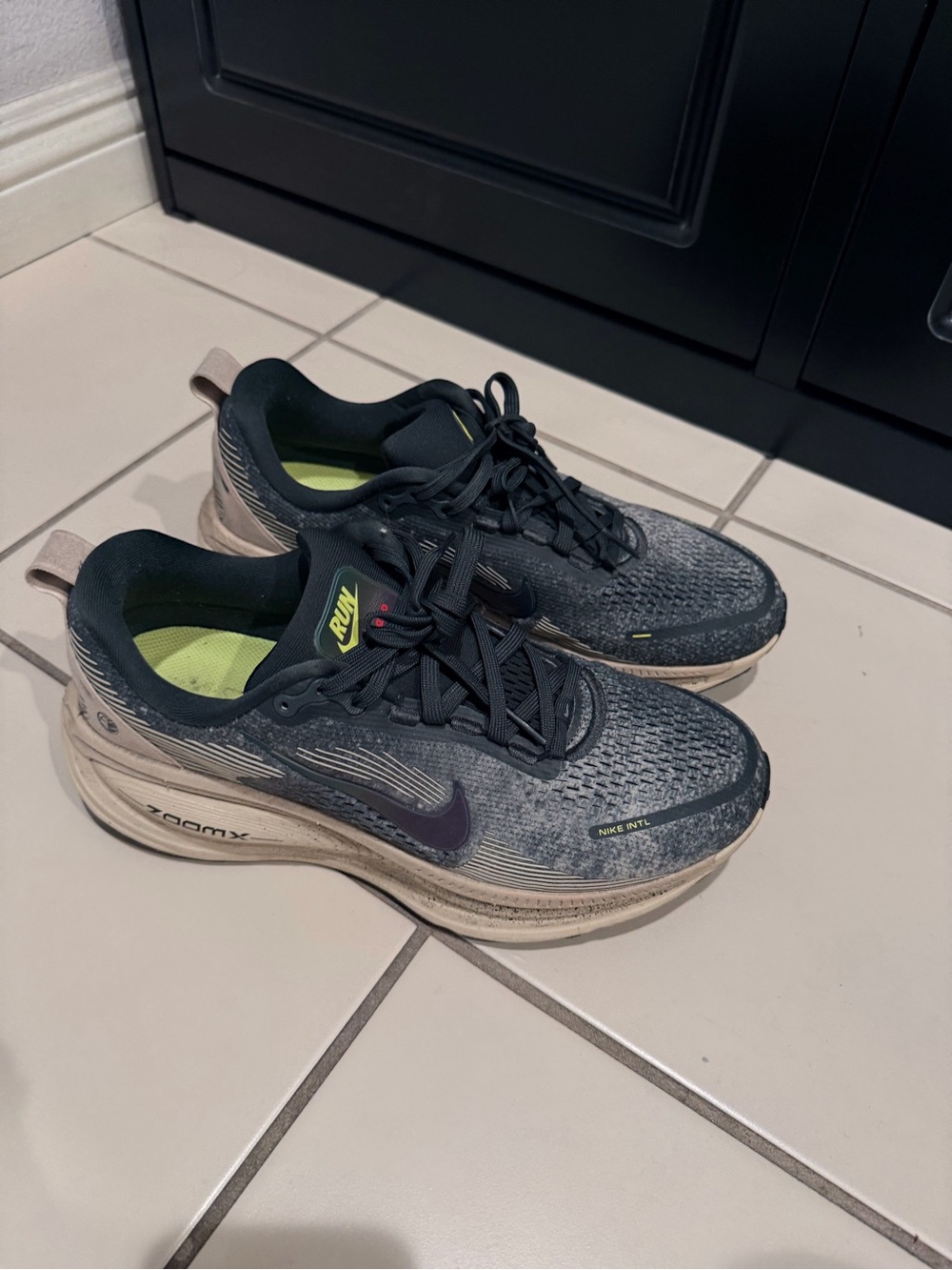 Nike Vomero 18 Size 8